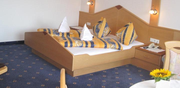טירולו Small Hotel Sonne מראה חיצוני תמונה
